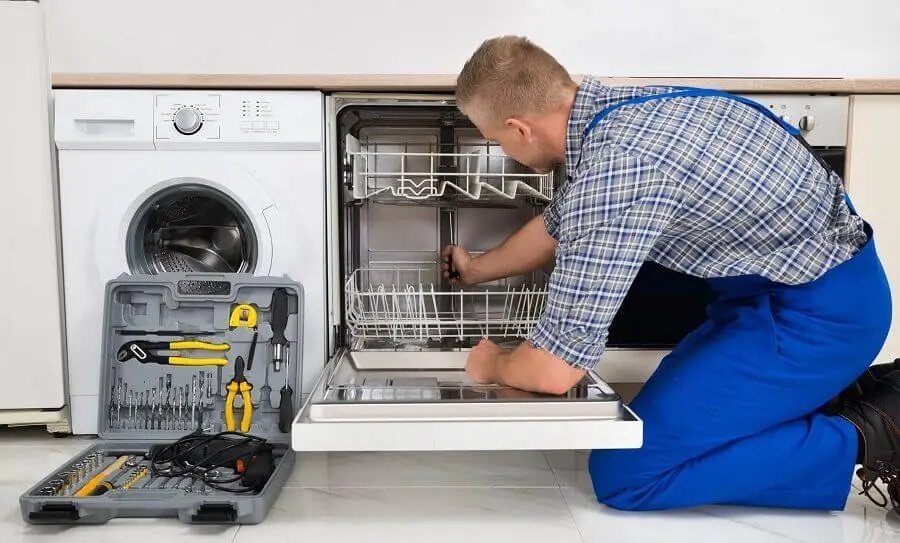 Karamürsel Maytag servisi teknisyen ekibi beyaz eşya tamiri yaparken